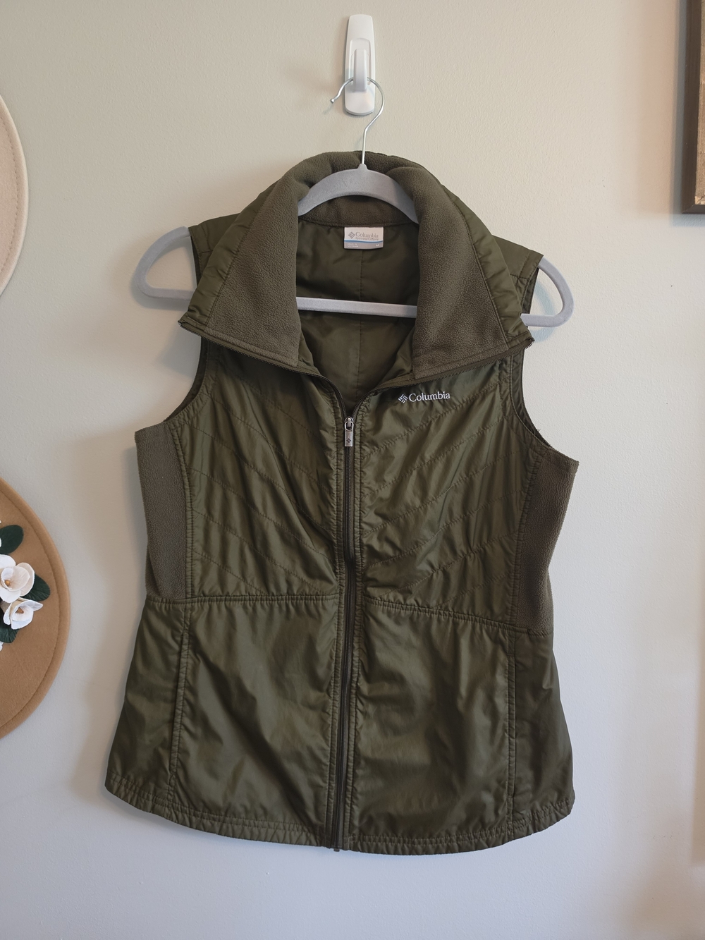 Columbia Women's Olive Green Lightweight Vest